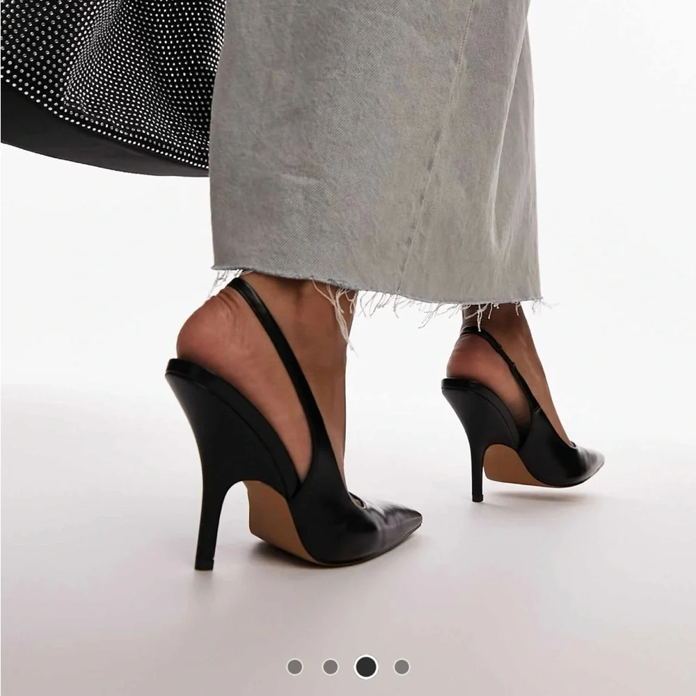 Heels - Picture 3 of 3